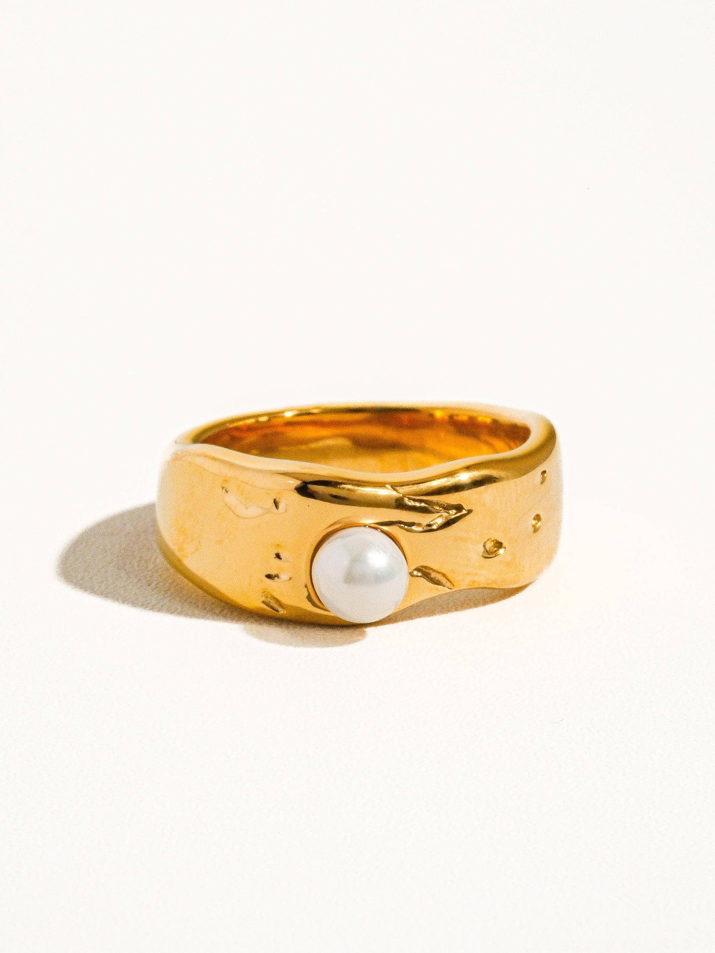 Hadley Pearl Band Ring