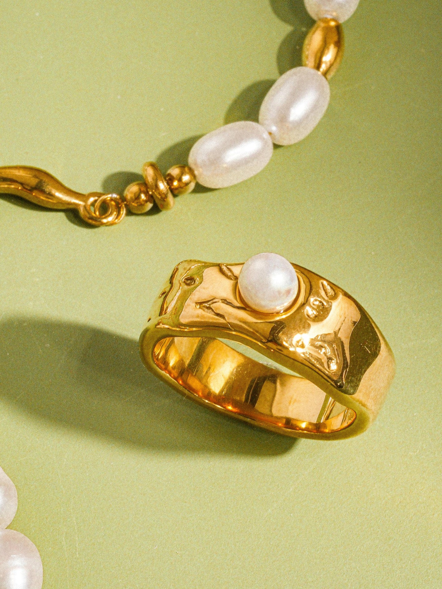 Hadley Pearl Band Ring