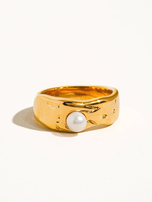 Hadley Pearl Band Ring